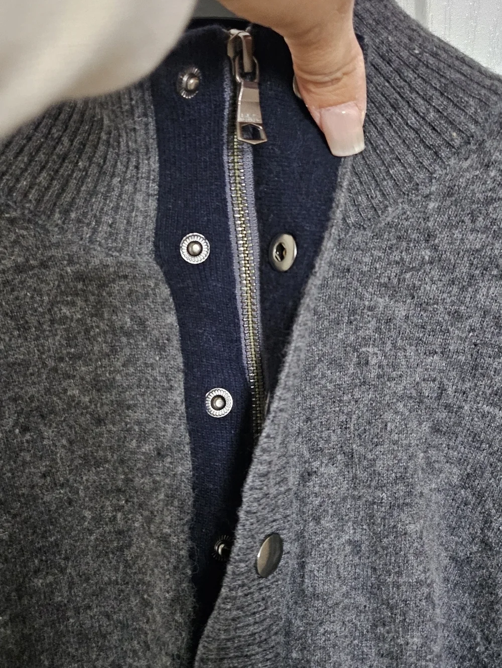 Banana Republic Italian Yarn Gray LMerino  Mock Neck Snap Button Sweater Men’s M
